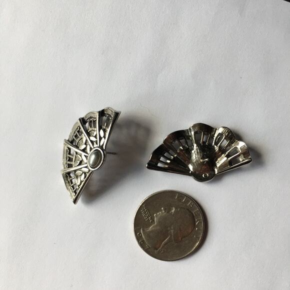 AVON 1980s "Moonlight Lace" openwork fan pierced earrings (post backs) - Picture 7 of 8